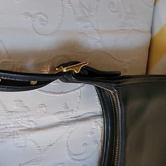 Vintage Coach legacy black leather zip shoulder crossbody. - Picture 3 of 7